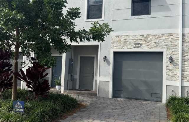 817 NW 3rd Way photos photos