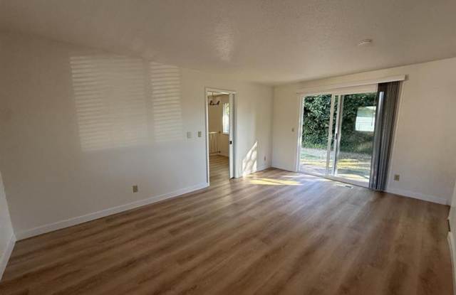 19920 SW Newcastle Drive ~ Beautifully Remodeled Single-Level Home Gallery 4