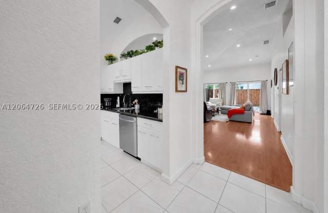 16220 SW 101st Ter Gallery 4