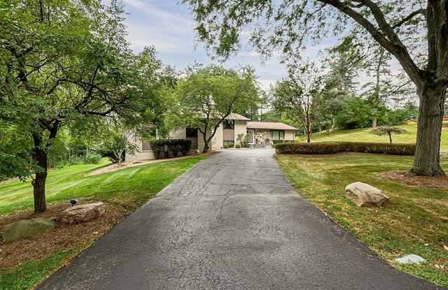 1021 Dowling Road Gallery 1