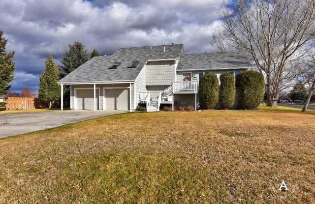 Pet Friendly 5 Bed, 3 Bath, Single Family Home W/ Attached Two Car Garage, Big Yard on corner lot in Great Subdivision! Gallery 1