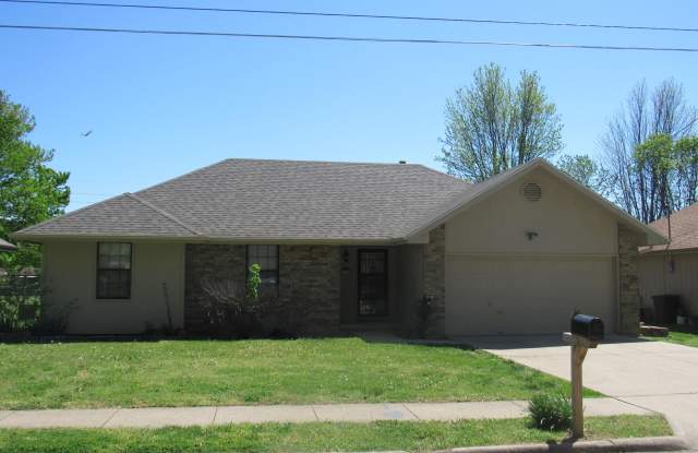 732 West Downing Street - 732 West Downing Street, Springfield, MO 65807