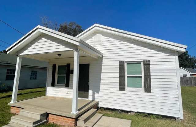 Three bedroom, Two Bath ,Near UL , with Lawncare photos photos