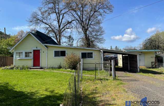 Cute 2 Bedroom 1 Bath Home in Shady Cove photos photos