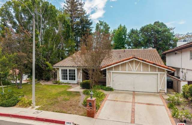 2952 Bottlebrush Dr Gallery 1