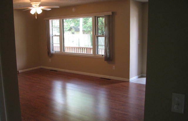 4 Bedroom home with a 2 car garage on the East Side for $1595! Gallery 4