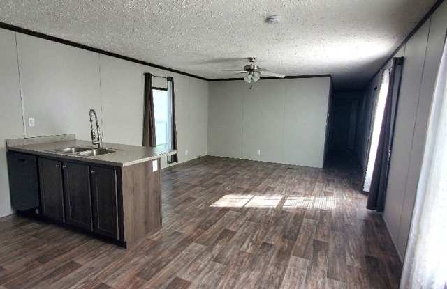 Well Maintained Spacious Home Gallery 4