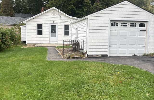190 Meadowbrook Avenue Gallery 1