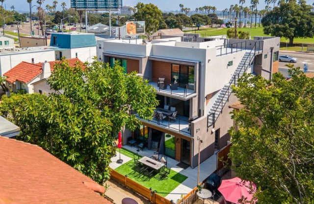 823 Island Ct photos photos