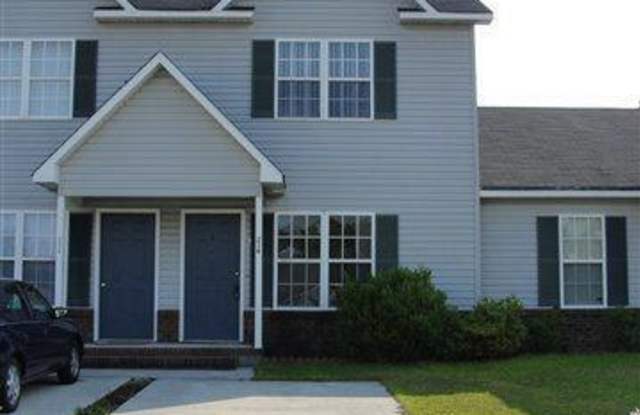 Nice 2 bedroom, 2 bath townhouse in Hunters Creek-216 Mesa Ln. - 216 Mesa Lane, Piney Green, NC 28546