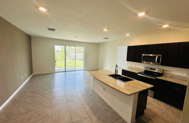 194 Mangrove Shade Circle Gallery 3