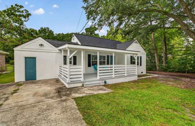 Spacious Living Near Downtown Charleston Gallery 1
