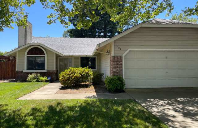 Central Chico, 3/2 fenced yard, 2 car garage, Gardener included, Solar, Fireplace, Craftsman Pergola photos photos