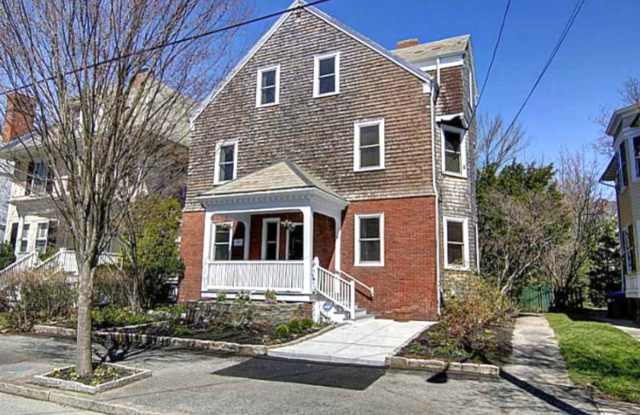**Providence/Eastside College Hill - 6 Bed 3 bath Single Family - $4,500** photos photos