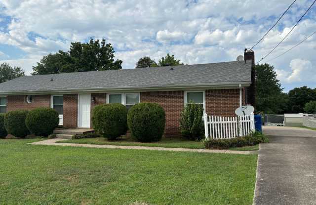 927 Kenwood Drive - Rossview Schools! Gallery 3