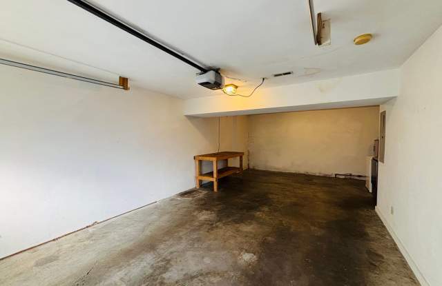 2 Bedroom, 2.5 Bath Townhouse Gallery 3