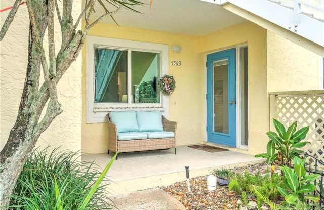 5563 NE Gulfstream Way Gallery 4