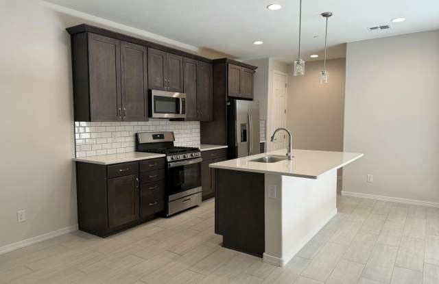 2820 N EVERGREEN Street photos photos