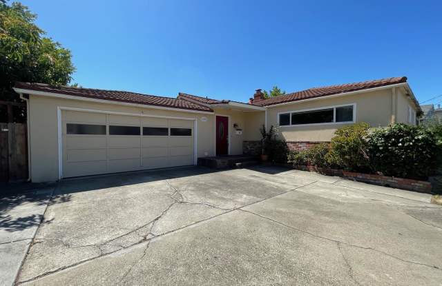 Nice and clean three bedrooms and two bathroom on a quiet cul-de-sac (Single-story house) photos photos
