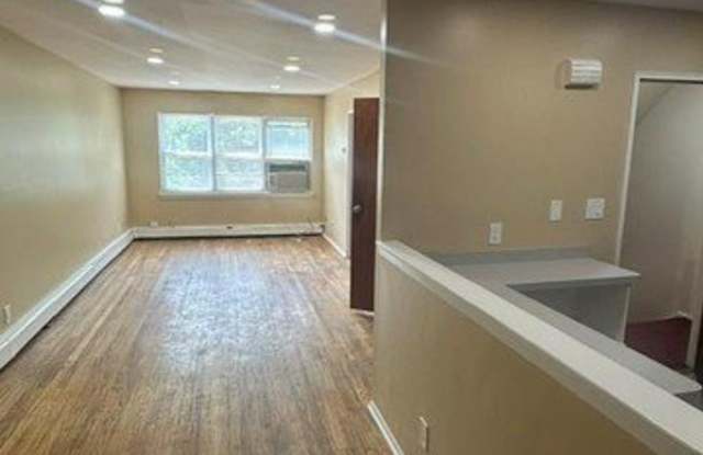 30-29 70th Gallery 4