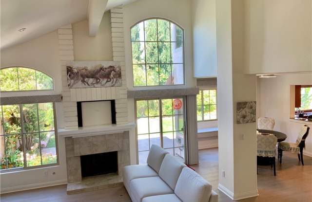 29 Sandstone Gallery 4