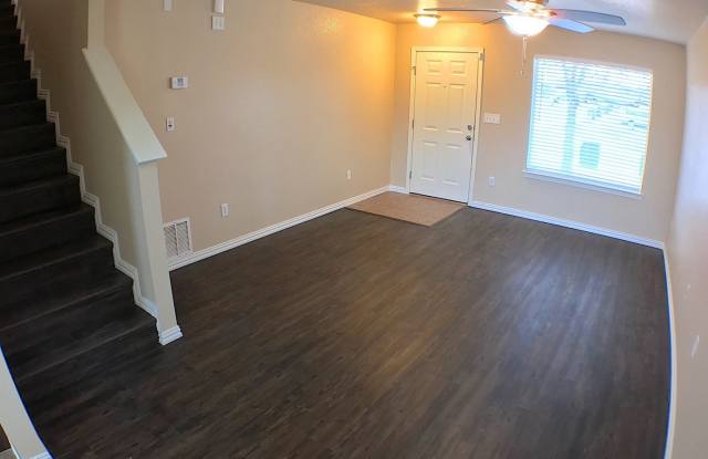 Northeast El Paso 4 Bed Refrig A/C Gallery 4