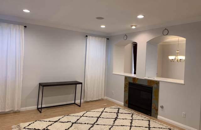 3 Bedrooms 2.5 Bathrooms Townhouse Gallery 3