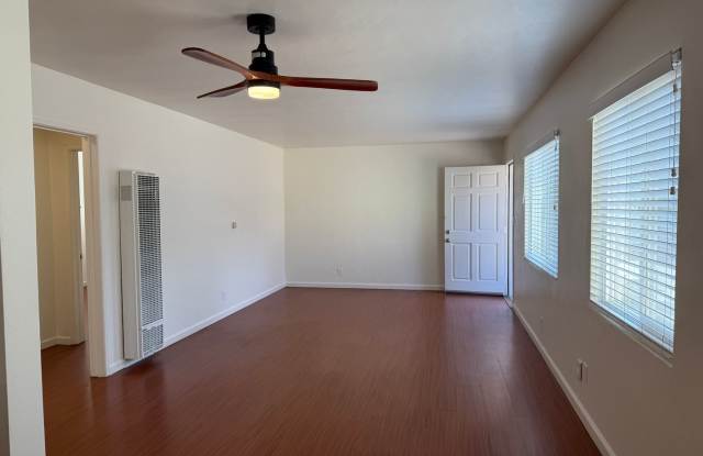 Charming 2BR/1BA Downstairs Unit with Private Yard in South Park Gallery 3