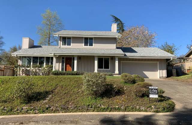 Updated Timberhill Home on Wisteria Gallery 1