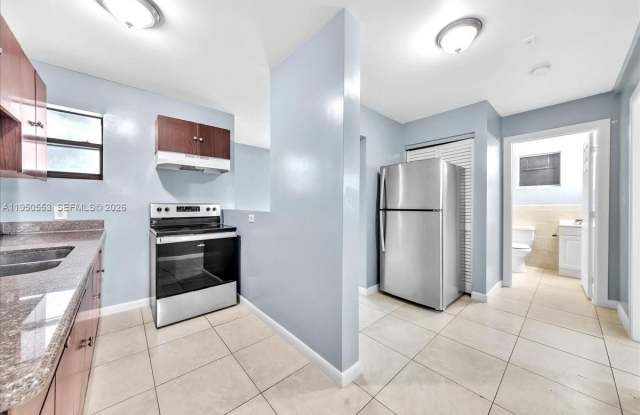 365 NW 8th St photos photos