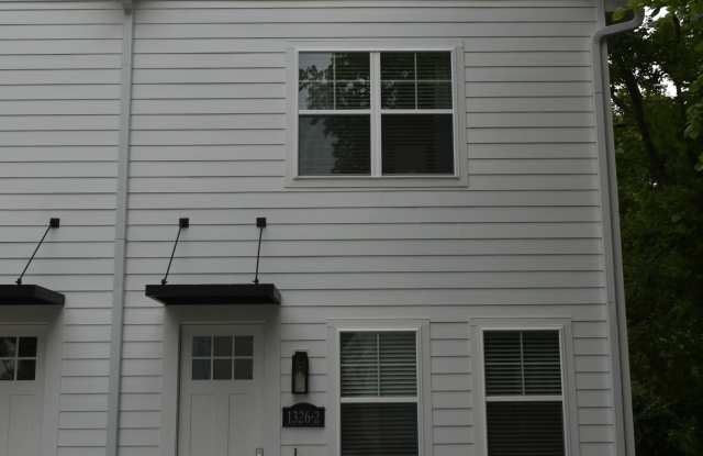 1326 Van Buren Avenue - 2 Gallery 2
