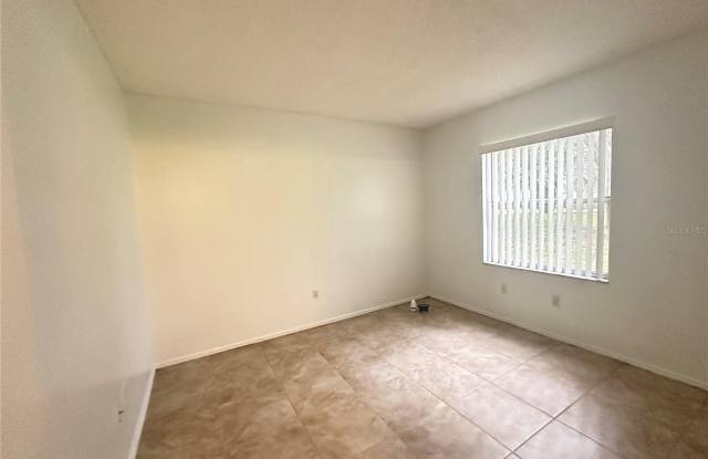 8124 FAIRWAYS Circle Gallery 4