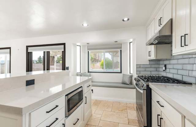 Carmel Mountain Ranch 4 Bed 2.5 Bath Home Gallery 4
