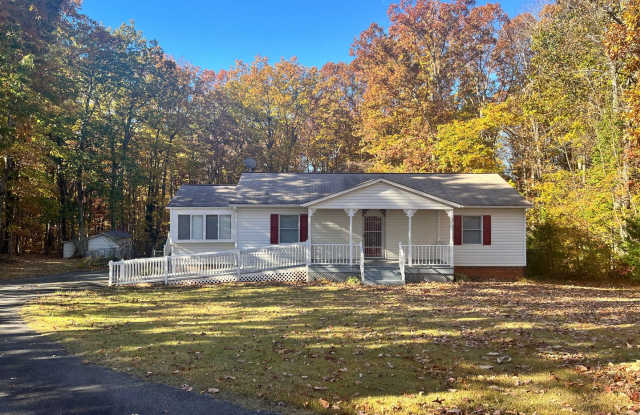 Beautifully secluded home right in the Village of Rustburg! - 345 Canal Trce, Rustburg, VA 24588