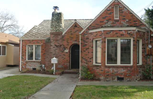**COMING SOON!!** Spacious 2 Bedroom, 1 Bathroom Home near Convenient Old Town Pittsburg photos photos