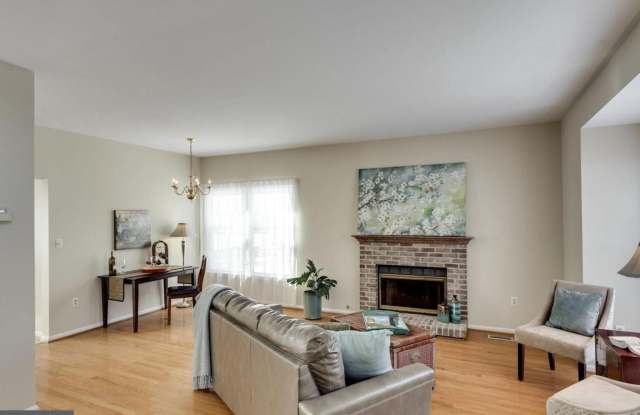 5511 VILLAGE CENTER Drive Gallery 4