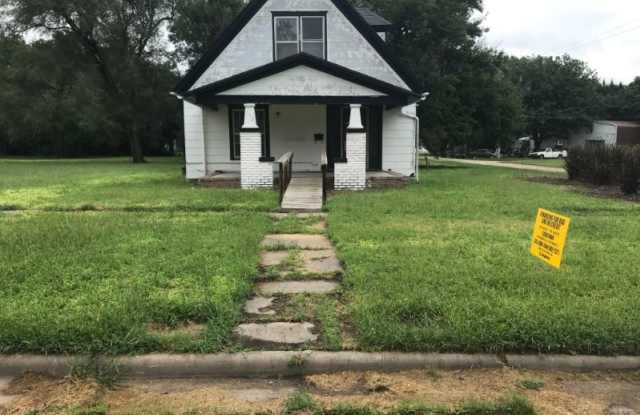 112 S 10th St A - 112 South 10th Street, Herington, KS 67449