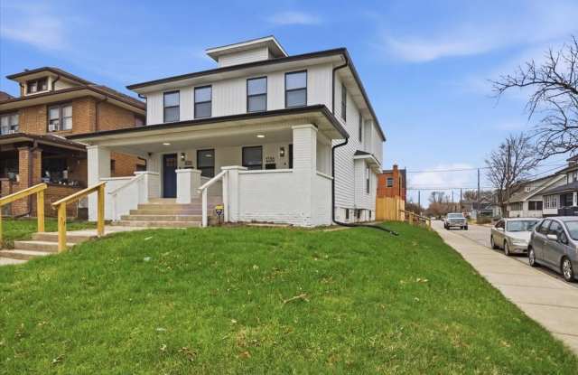 1036 N Parker Avenue - $1,795.00/mo. *Move in Special - Sign a lease by 7/30 and receive a $250 credit* Gallery 2