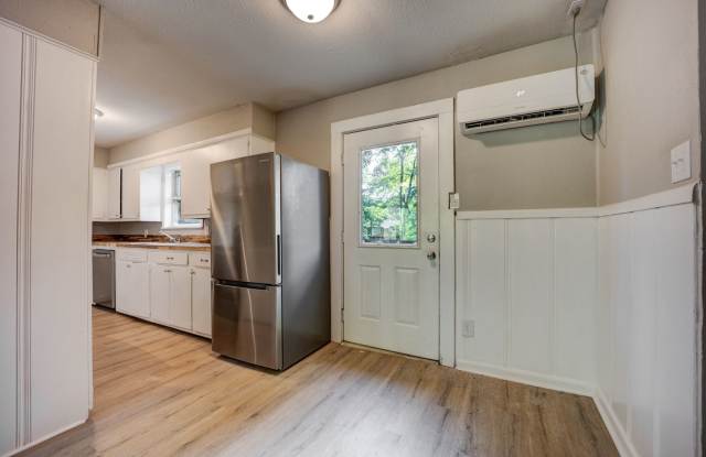 FREE MONTH RENT! Freshly Updated 3 Bedroom House Gallery 3