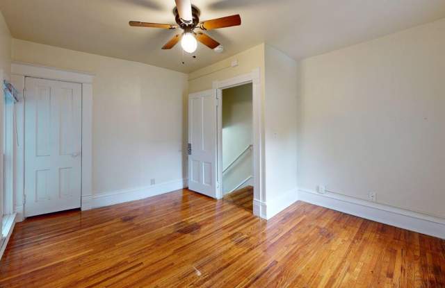 Cute, Clean, Convenient 2 Bedroom Unit in Downtown Ames Gallery 4