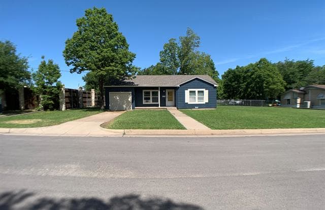 113 Haskew Street - 113 Northeast Haskew Street, Burleson, TX 76028