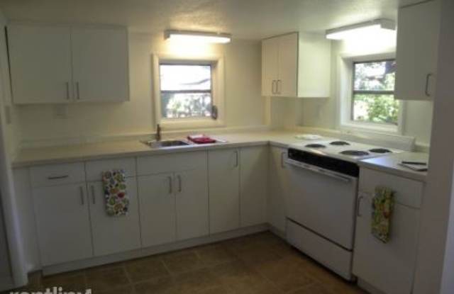 3107 S Crystal Lake Dr downstairs apartment Gallery 2