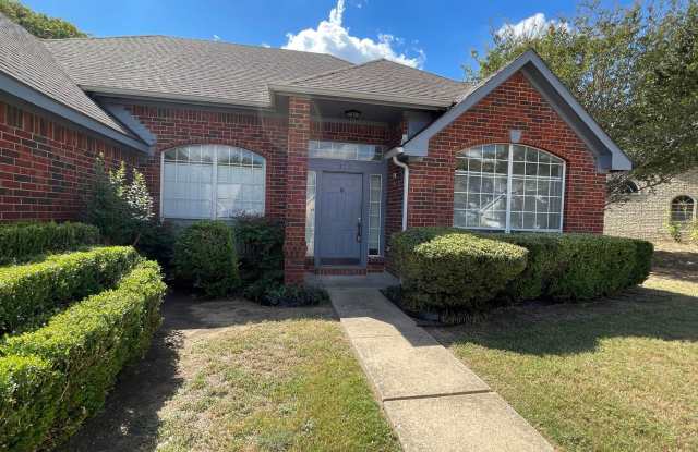 Large Single Story Home in Glenn Heights - 320 Pebblebrook Lane, Glenn Heights, TX 75154