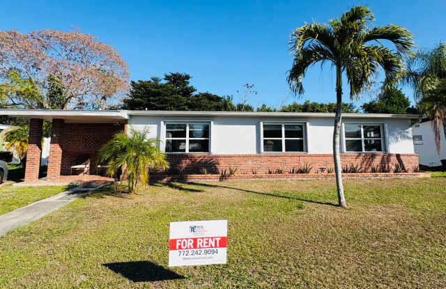 2/2 POOL HOME IN PSL - 131 Southeast Lucero Drive, River Park, FL 34983