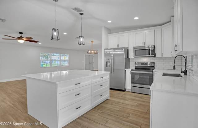580 Pine Tree Drive Gallery 4