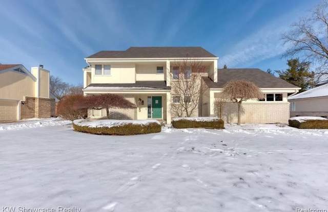 3 Bedroom,2.5 Bath Single Family Home in Commerce Township - 8220 Woodspur Drive, Commerce, MI 48382