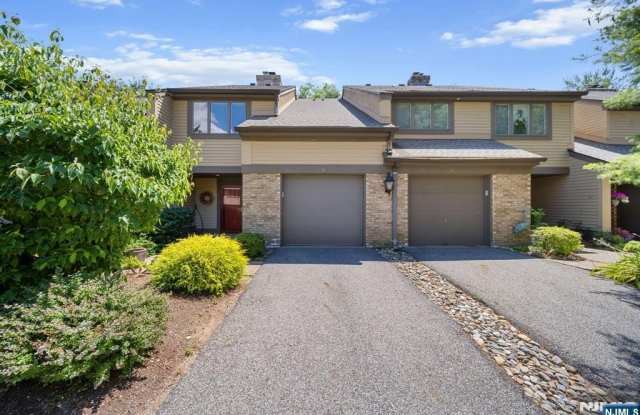 12 Sandburg Court - 12 Sandburg Court, Bergen County, NJ 07430