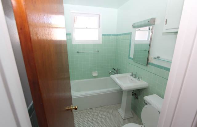 Beautiful 3 Bedroom Near UCR Gallery 1