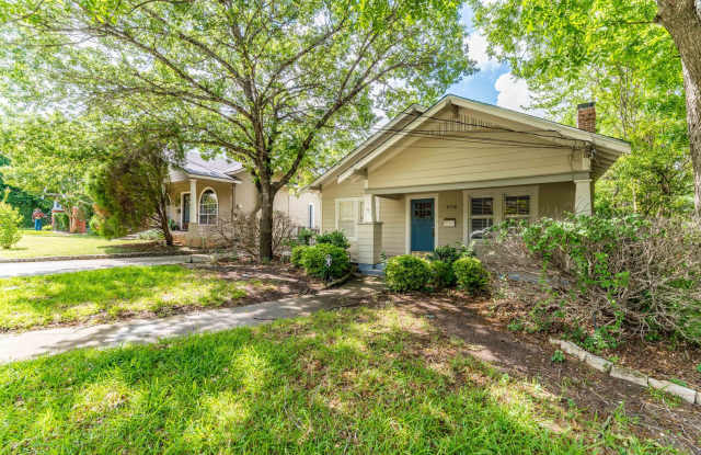 Alamo Heights Cottage Gallery 4