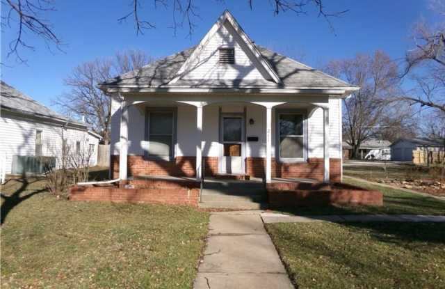 Beautiful 2 bed/1 bath bungalow for rent photos photos